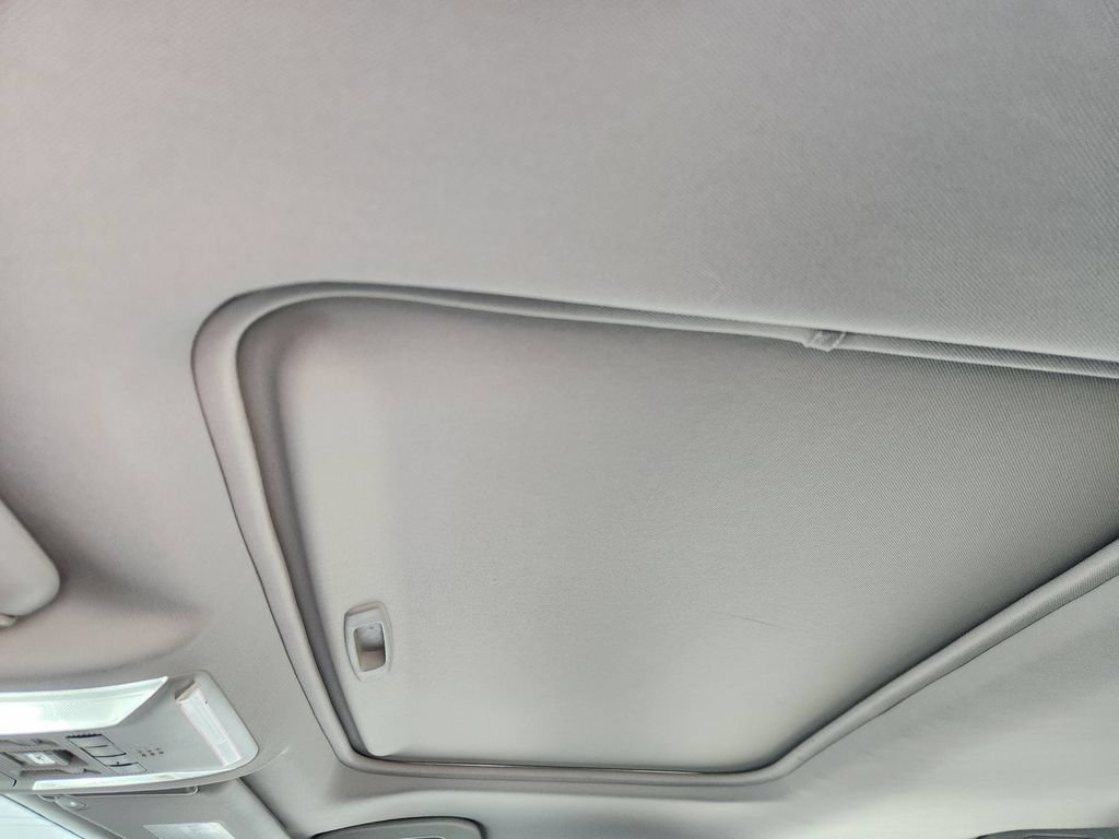 Used 2021 Toyota RAV4 XLE w/ Convenience Package FWD image 23