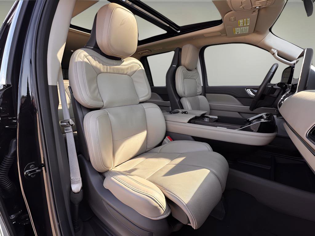 Used 2024 Lincoln Navigator L Reserve AWD/4WD image 31