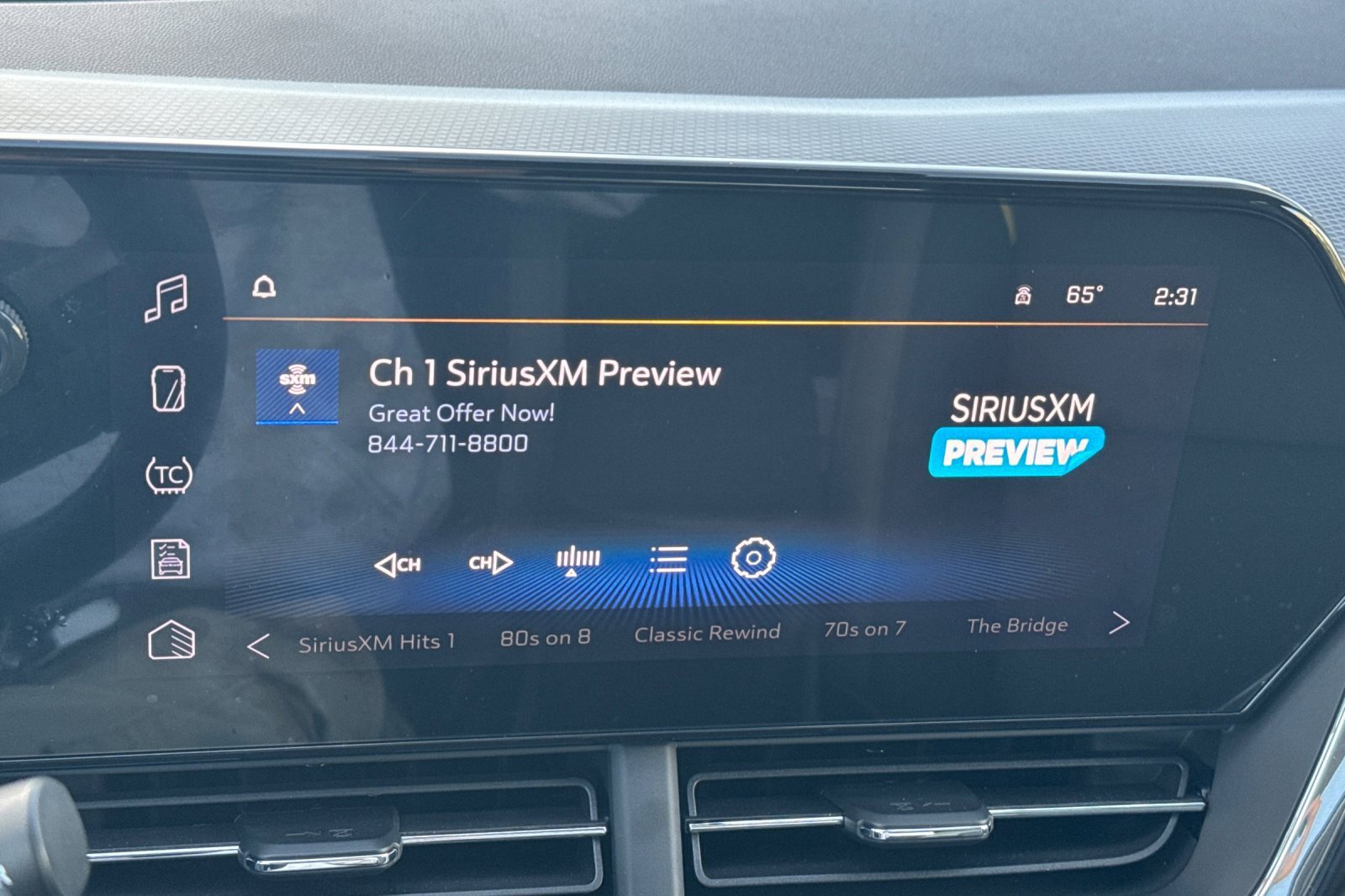 Used 2025 Chevrolet Trax ACTIV w/ Sunroof Package image 26