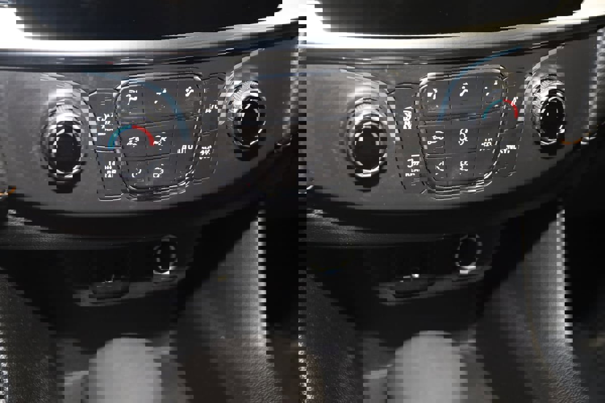 Used 2021 Chevrolet Traverse LS AWD/4WD image 26