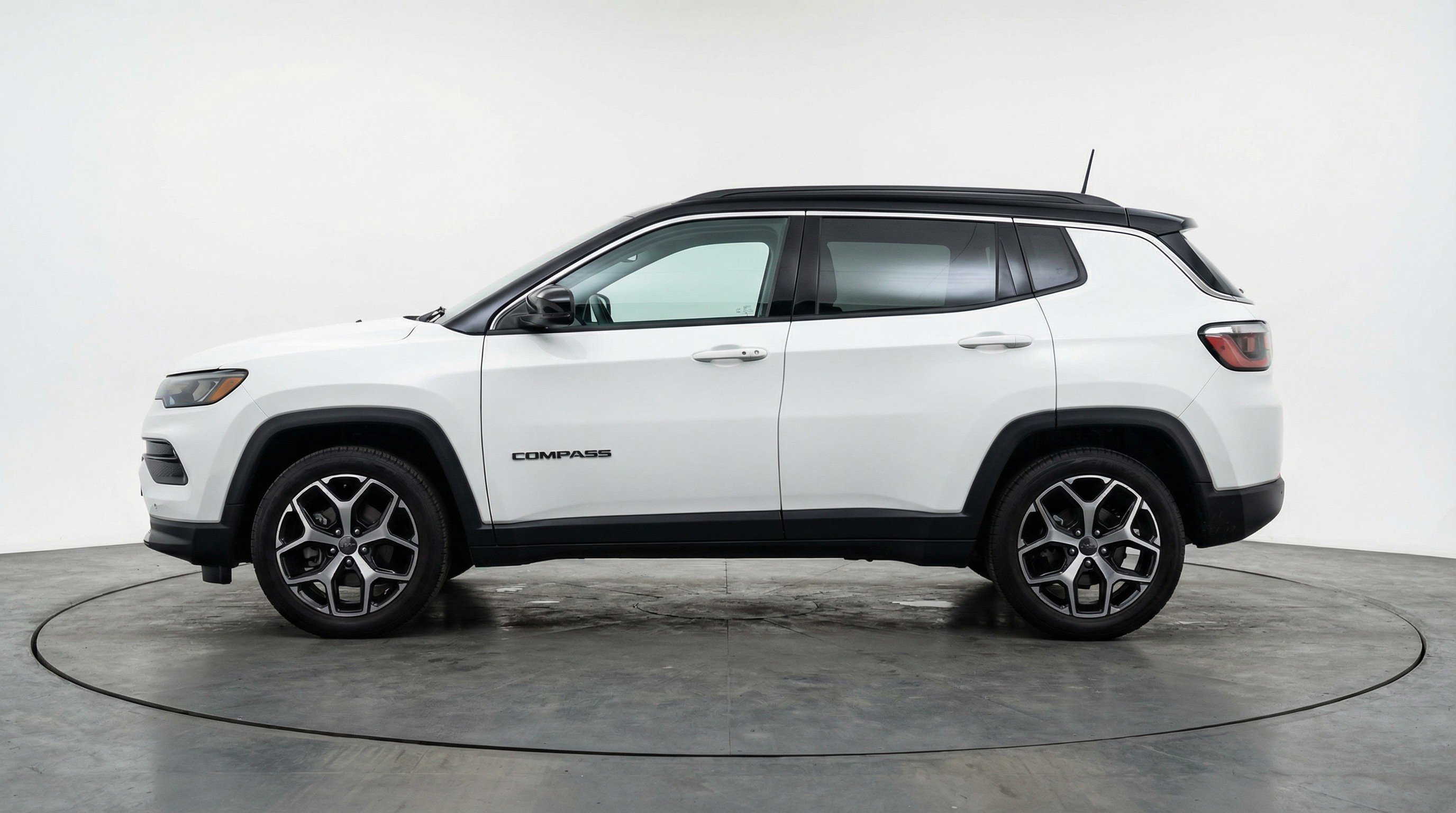 Used 2025 Jeep Compass Limited image 5