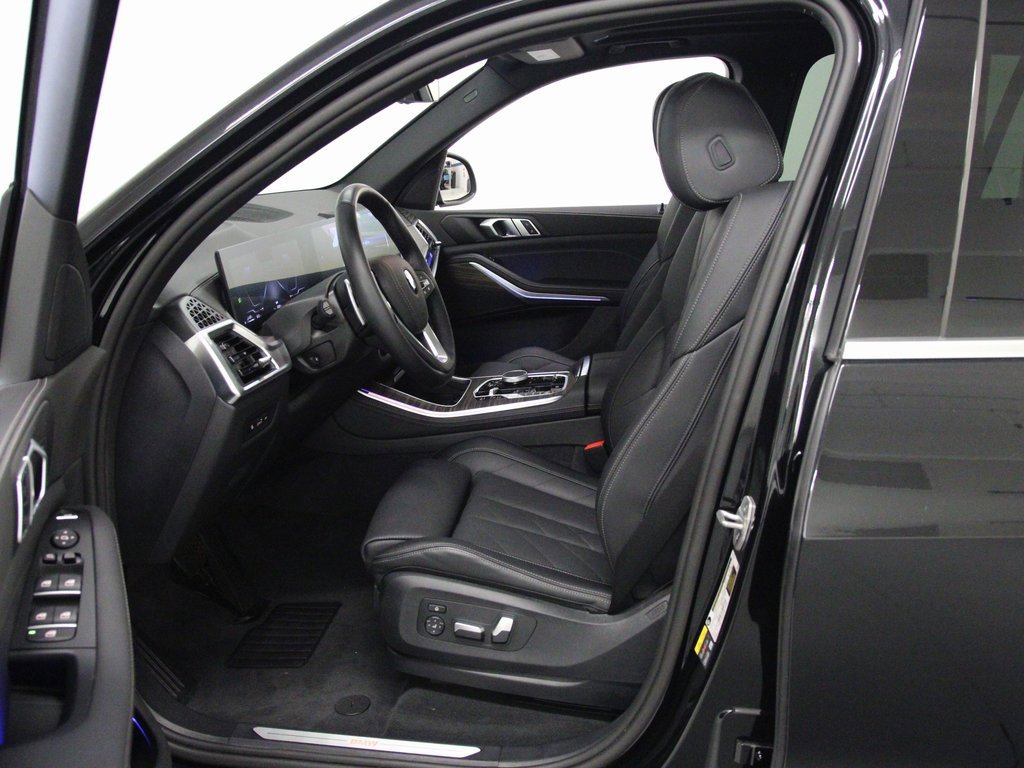 Used 2025 BMW X5 xDrive50e w/ Parking Assistance Package image 17