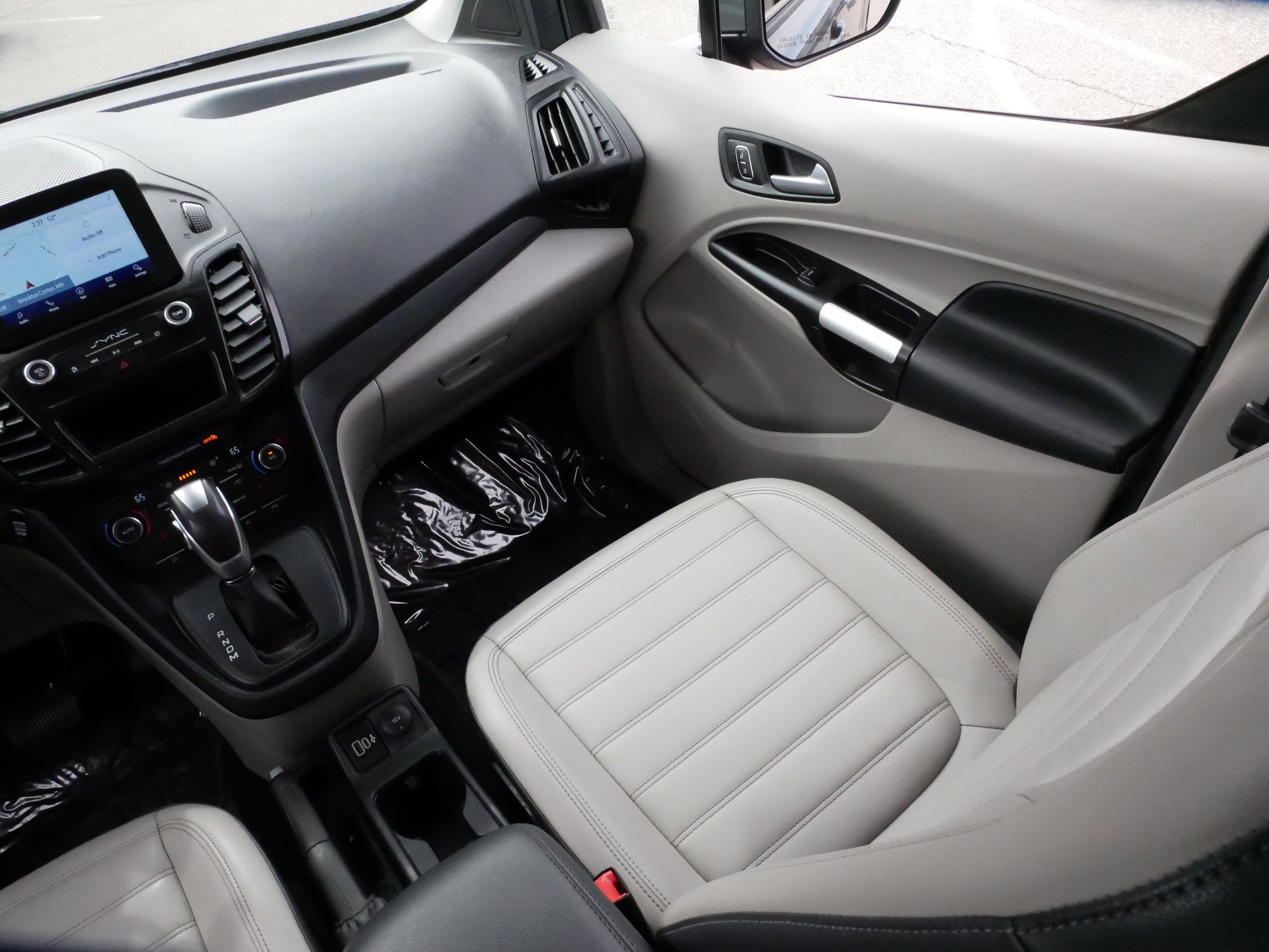 Used 2023 Ford Transit Connect Titanium w/ Trailer Tow Package FWD image 11