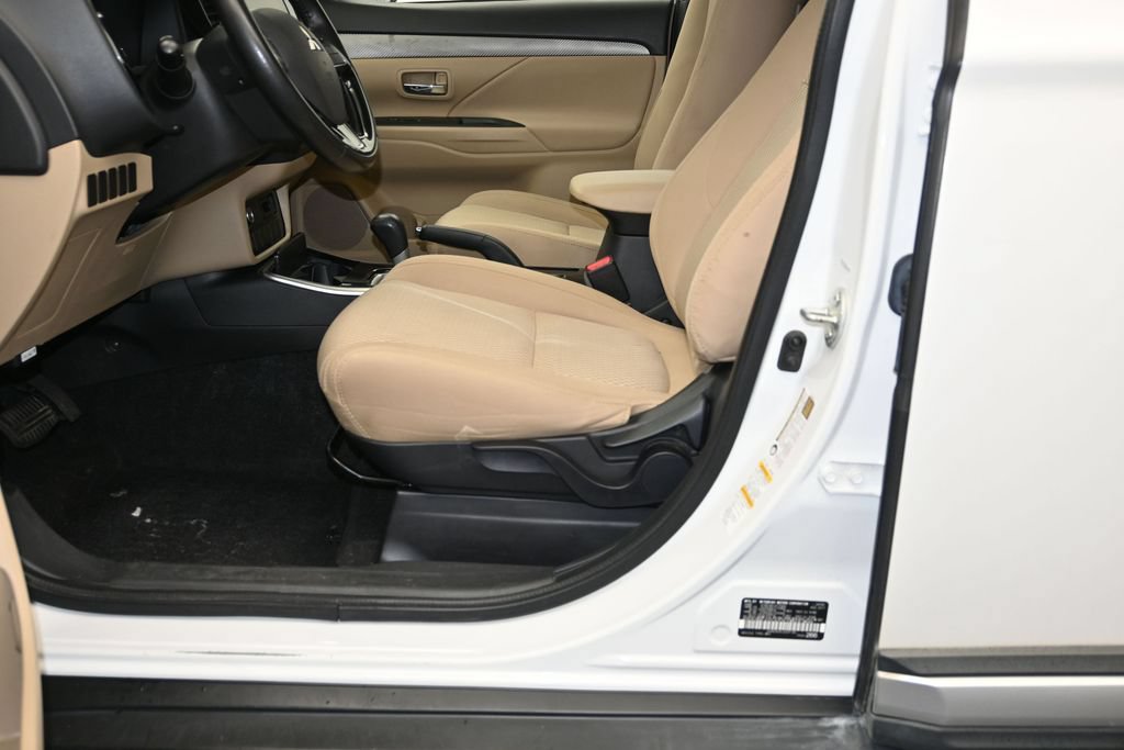 Used 2018 Mitsubishi Outlander SE FWD image 21