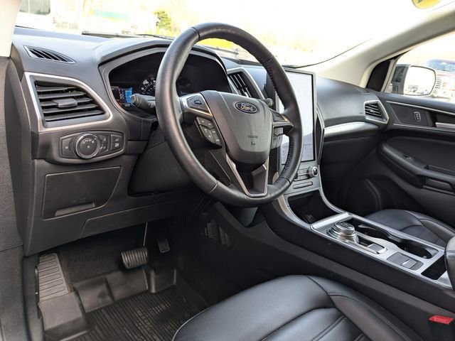 Used 2022 Ford Edge SEL w/ Convenience Package image 2