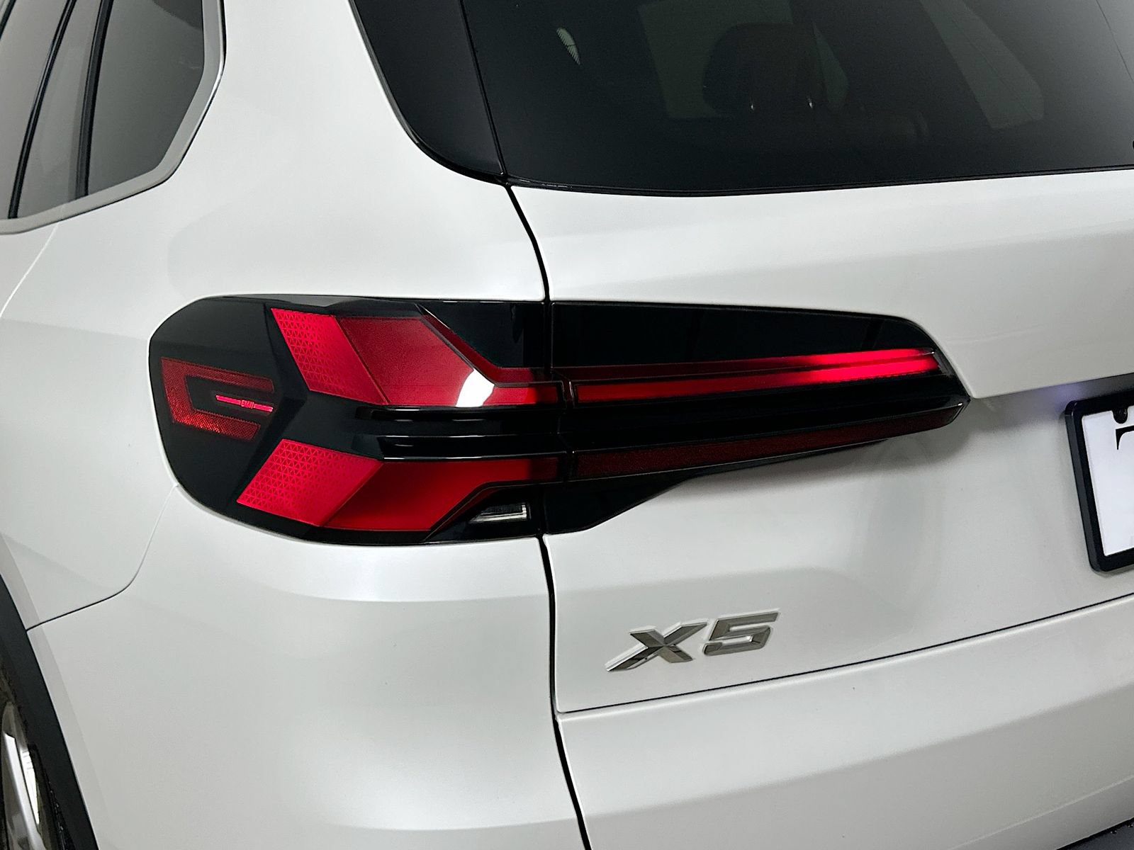 Used 2024 BMW X5 xDrive40i w/ Parking Assistance Package AWD/4WD image 12