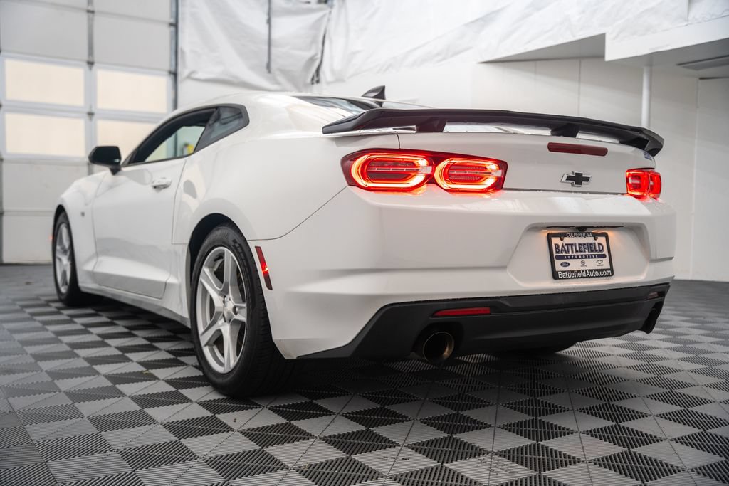 Used 2023 Chevrolet Camaro LT RWD image 7