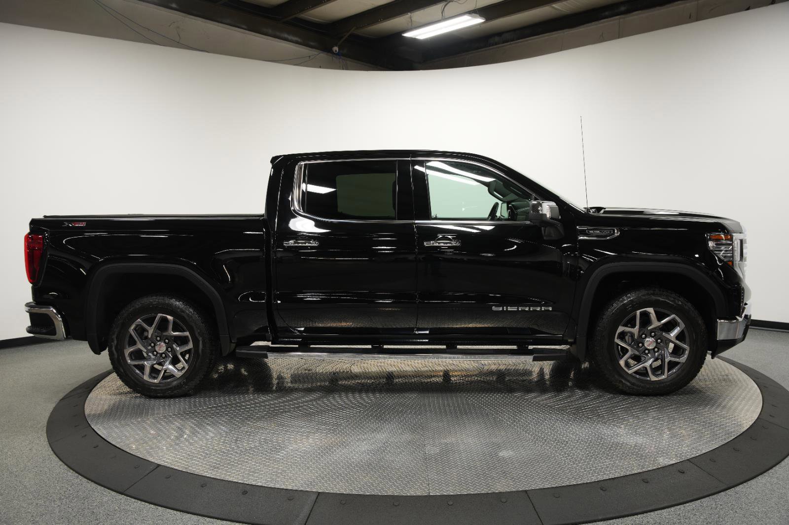 Used 2026 GMC Sierra 1500 SLT w/ SLT Premium Plus Package image 8