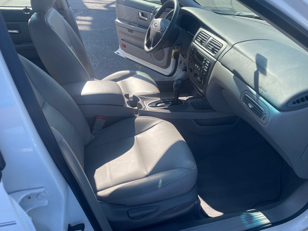 Used 2003 Ford Taurus SES FWD image 20