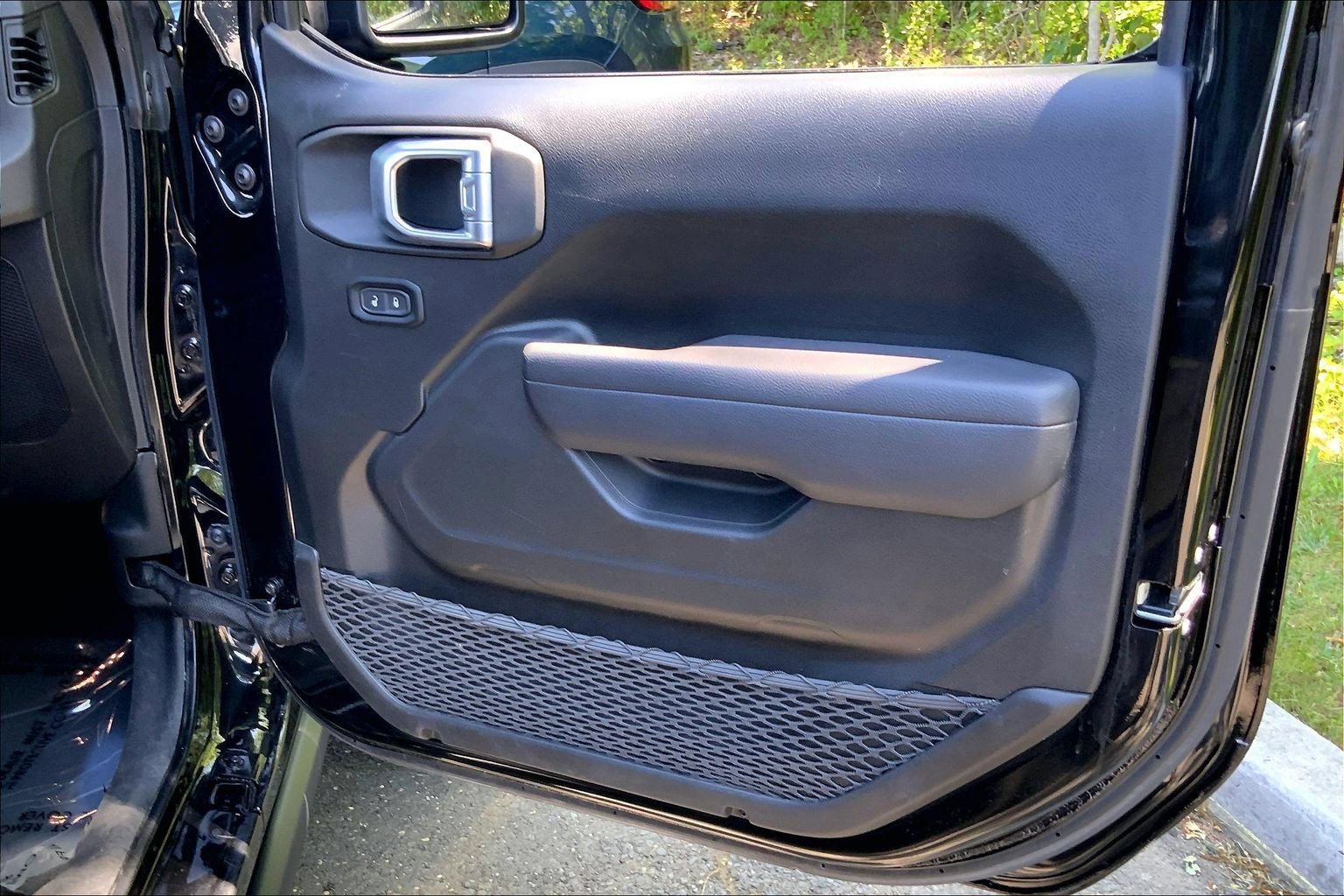 Certified 2024 Jeep Gladiator Sport AWD/4WD image 17