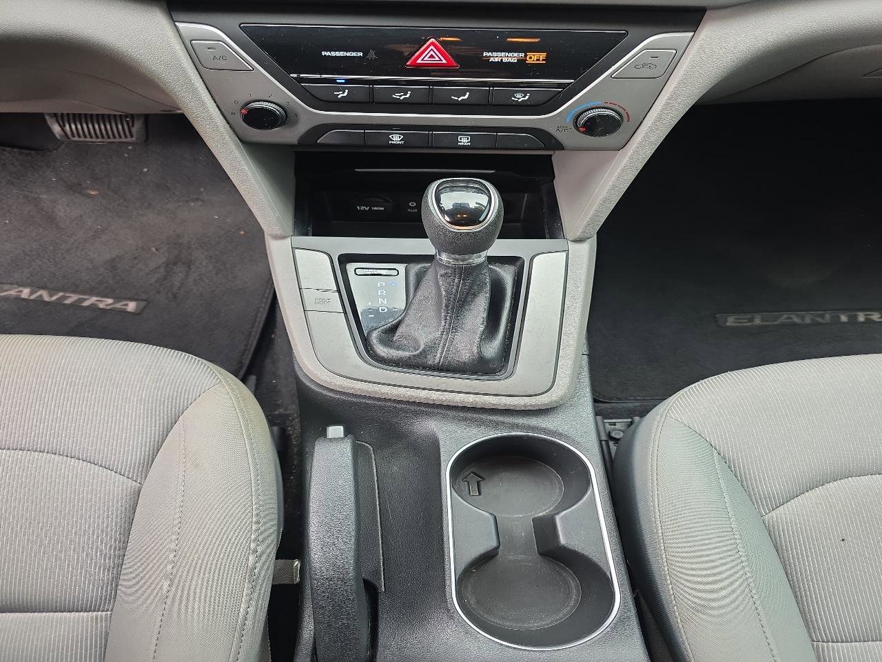Used 2017 Hyundai Elantra SE image 17