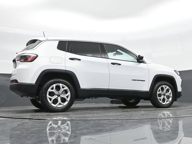 Used 2025 Jeep Compass Sport image 41
