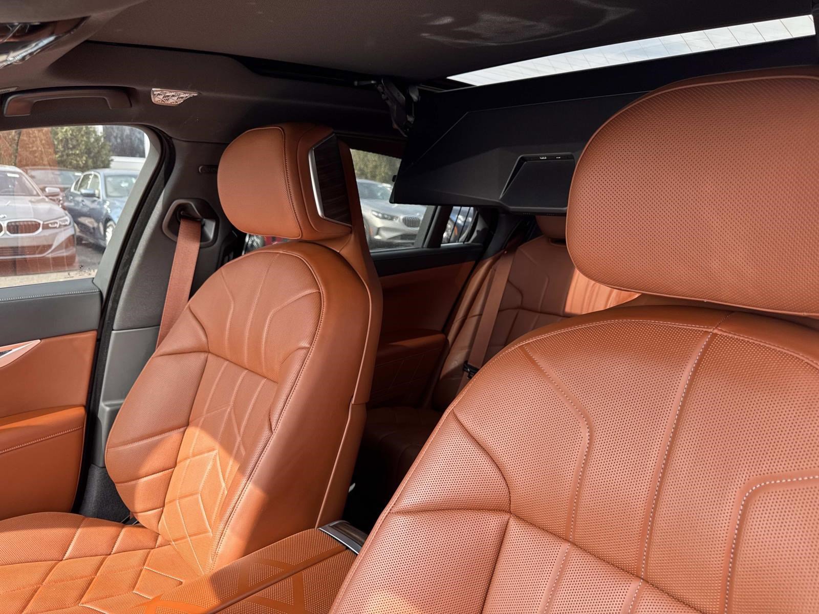 Certified 2024 BMW i7 xDrive60 w/ Executive Package image 34