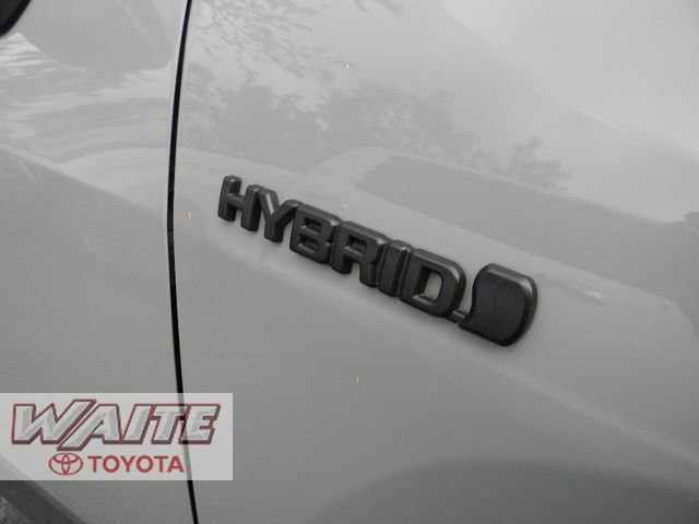 Used 2020 Toyota RAV4 XLE w/ Convenience Package AWD/4WD image 4