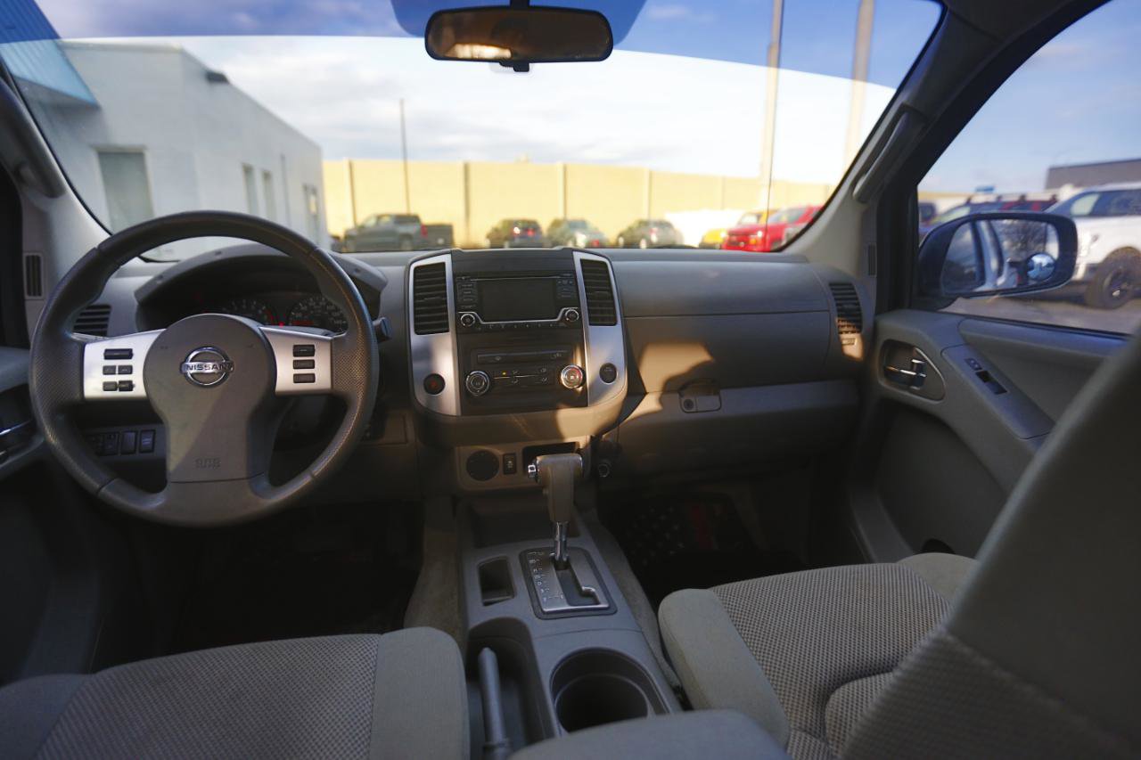 Used 2016 Nissan Frontier SV image 10