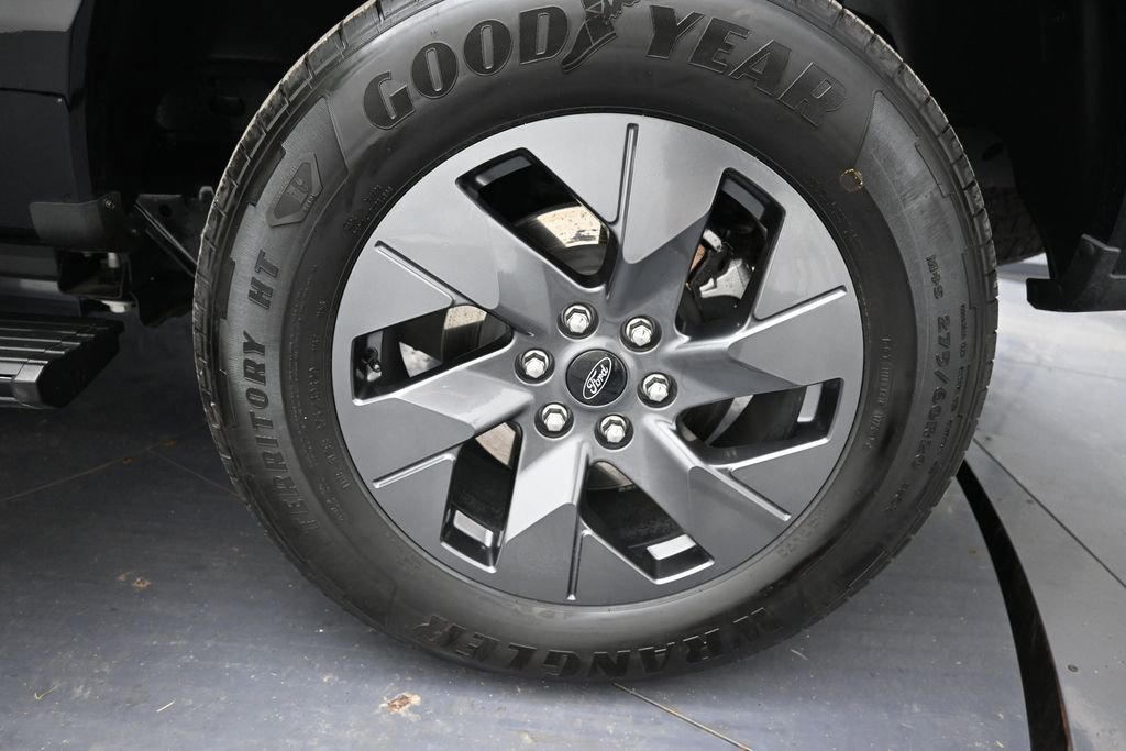 Used 2024 Ford F150 Lightning Platinum AWD/4WD image 33