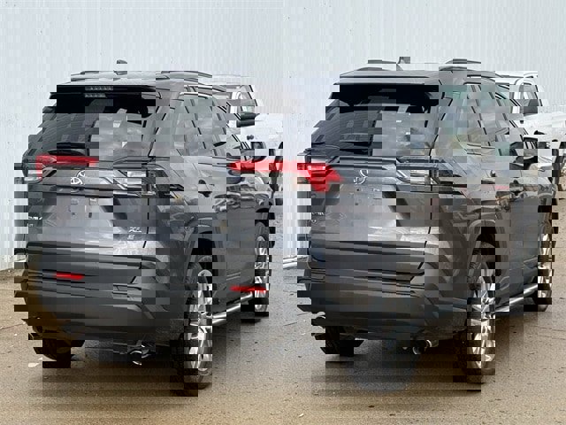 Used 2021 Toyota RAV4 XLE Premium image 4