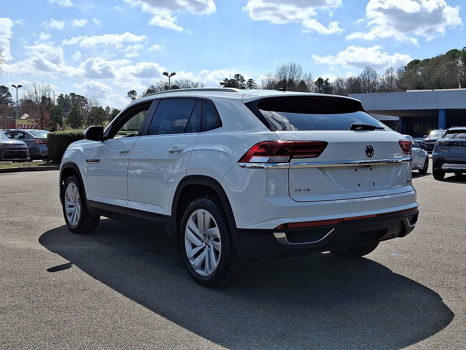 Used 2022 Volkswagen Atlas Cross Sport SE AWD/4WD image 4