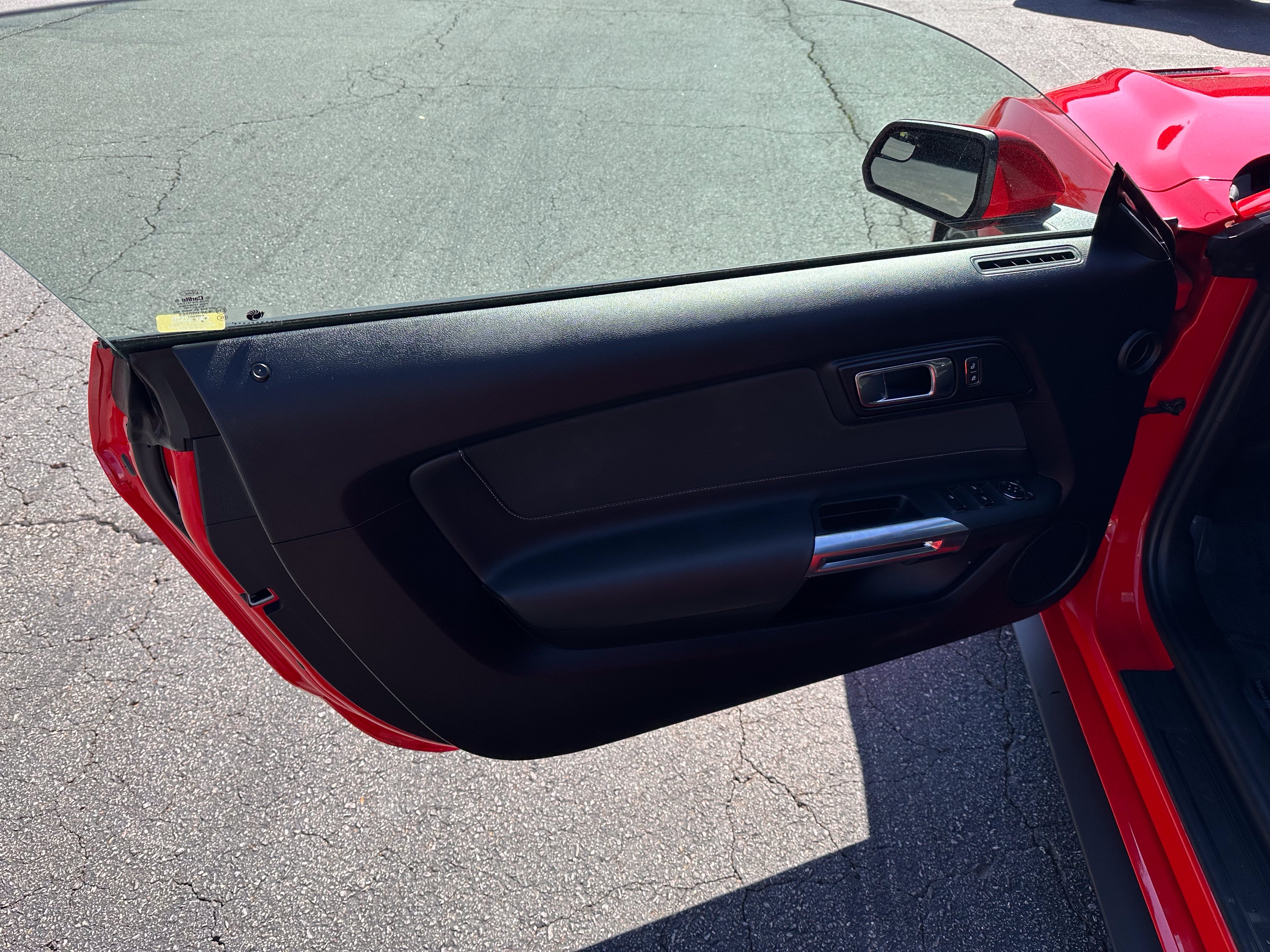 Used 2018 Ford Mustang Convertible RWD image 9