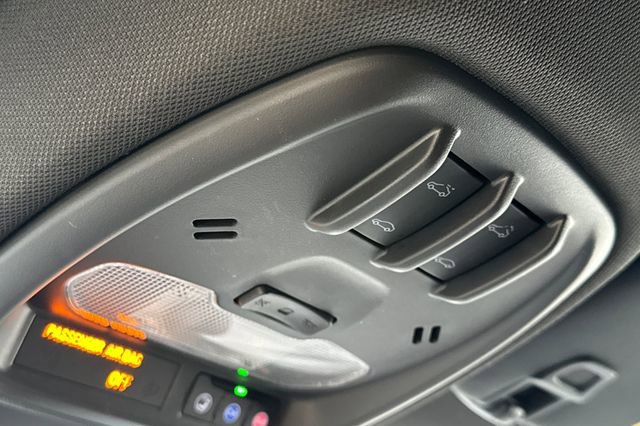 Used 2025 Chevrolet Trax RS w/ Sunroof Package FWD image 24