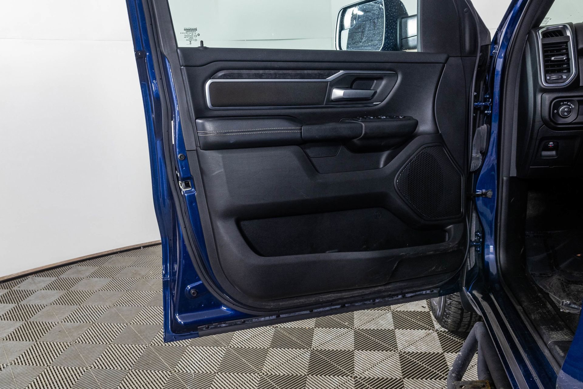 Used 2024 RAM 1500 Big Horn AWD/4WD image 40