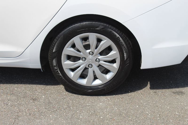 Used 2022 Hyundai Accent SE image 6
