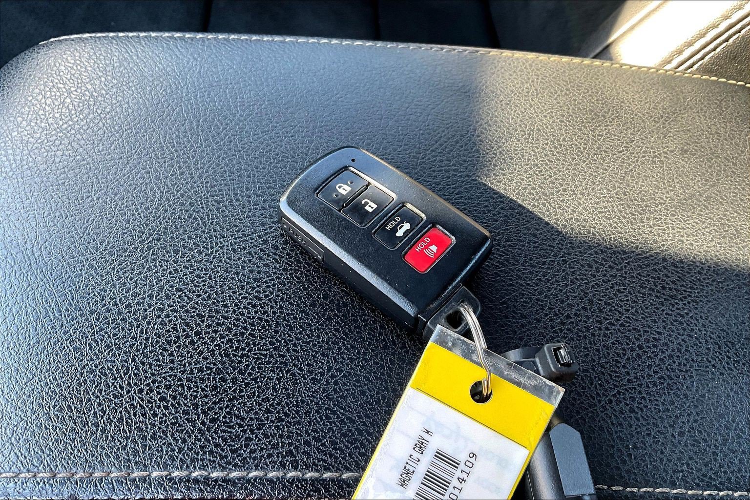 Used 2012 Toyota Camry SE w/ Leather Pkg FWD image 34