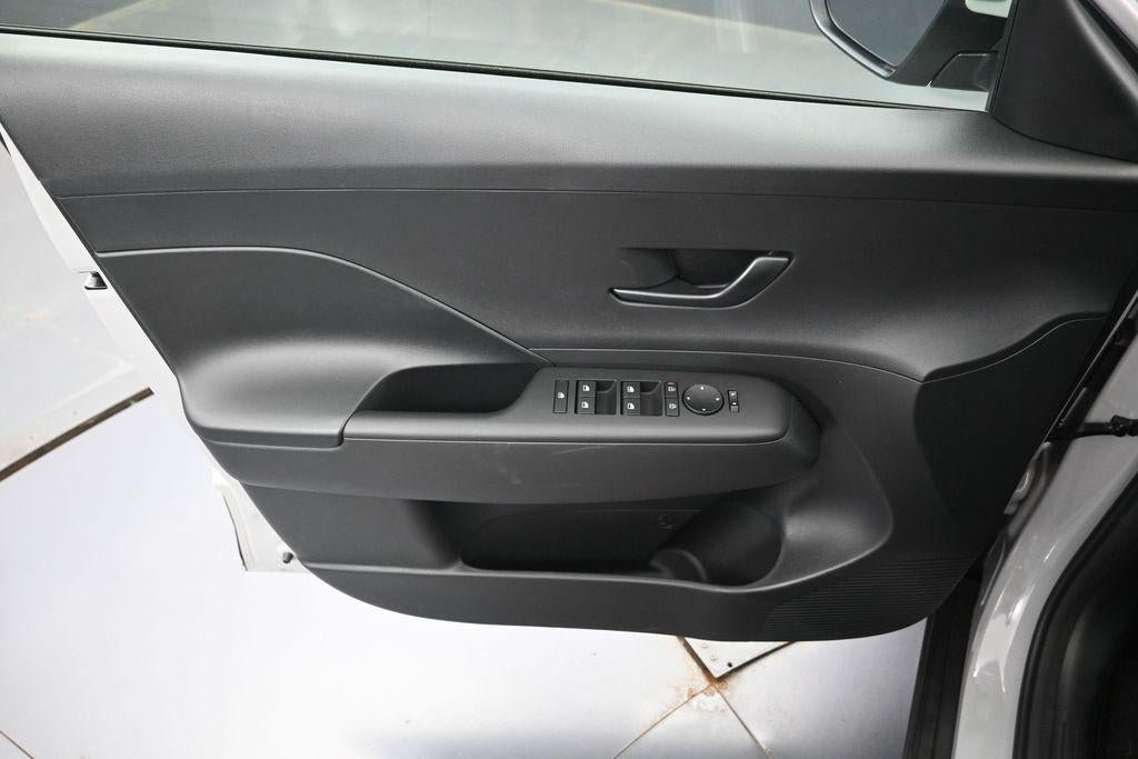 New 2027 Hyundai Kona SE FWD image 24