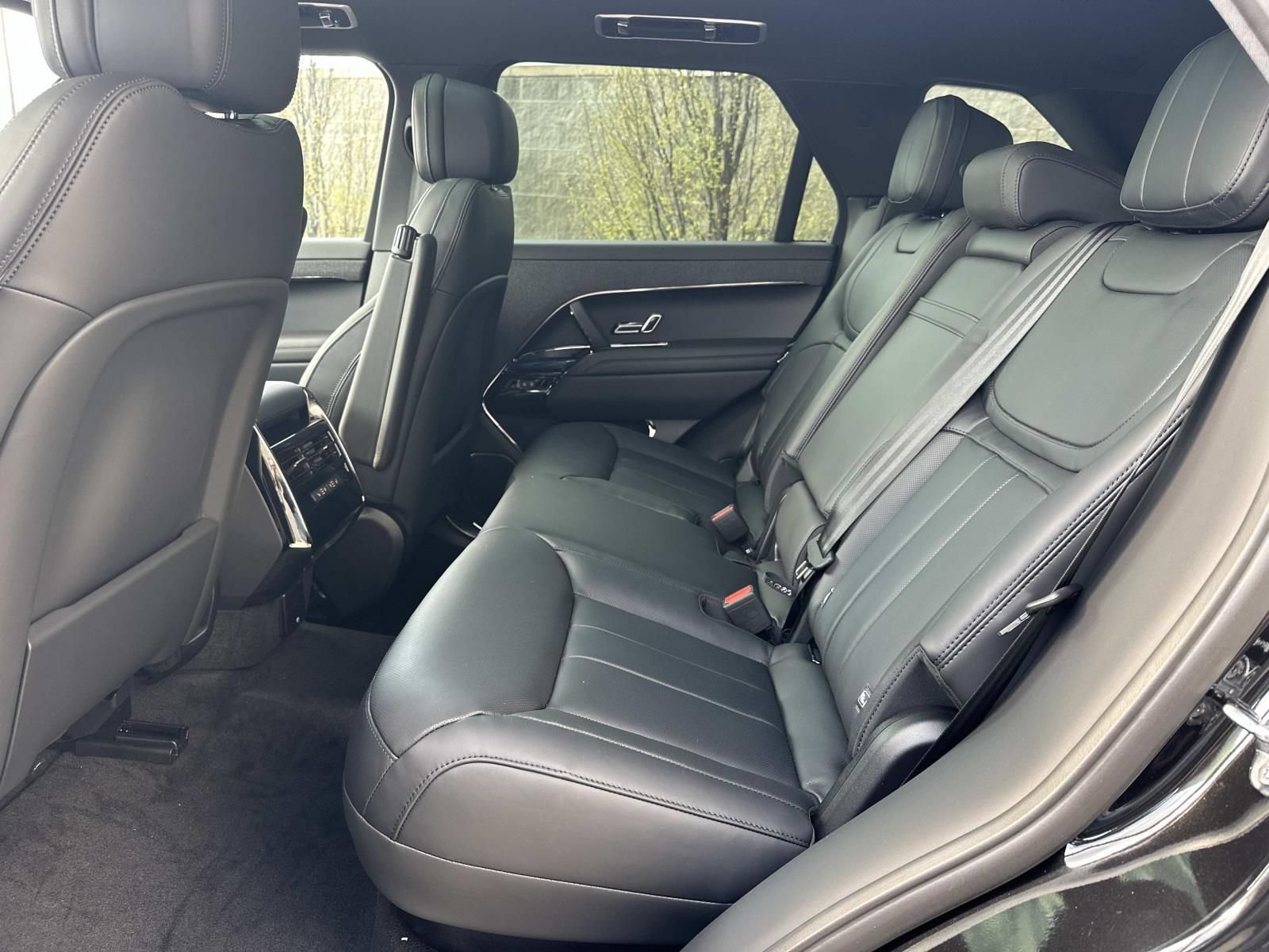 New 2026 Land Rover Range Rover Sport SE AWD/4WD image 19