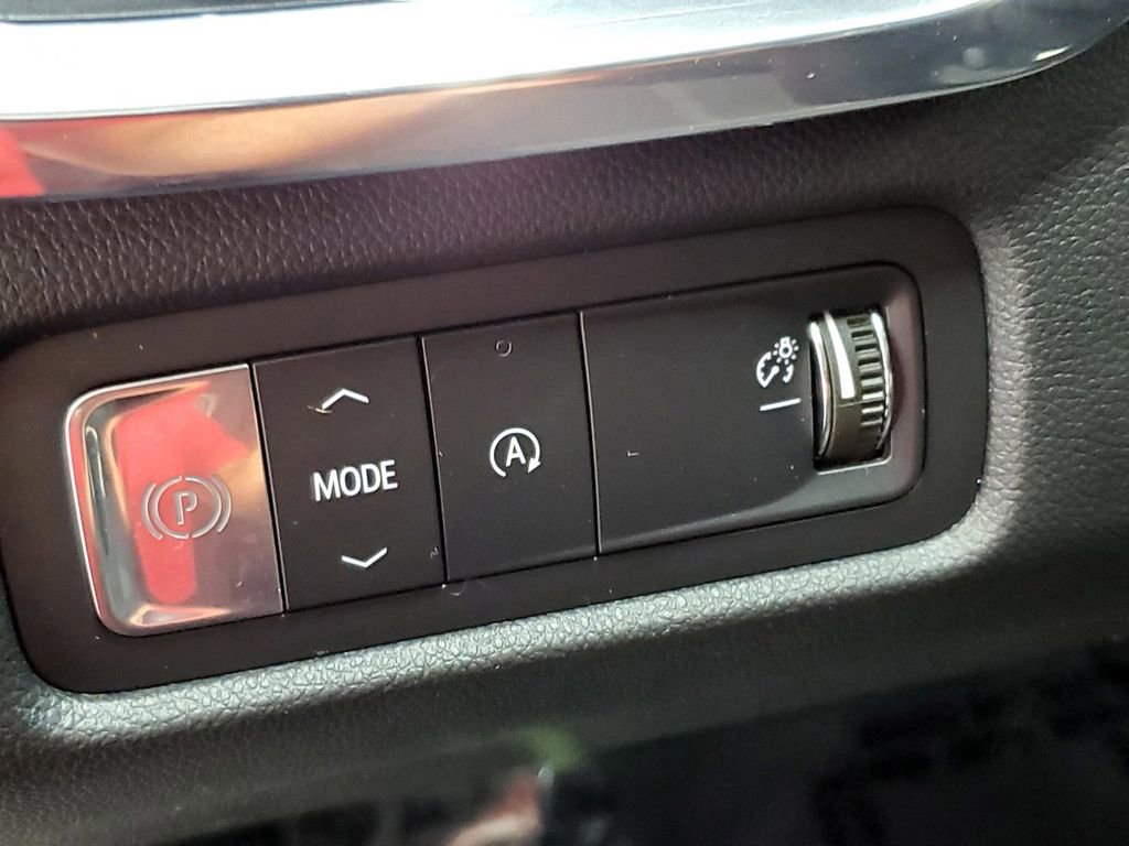 Used 2025 GMC Acadia Elevation image 28