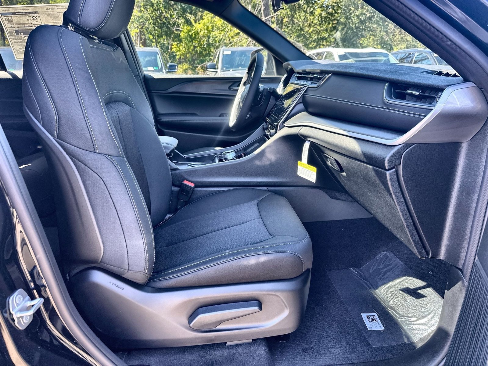 New 2025 Jeep Grand Cherokee Laredo X w/ Luxury Tech Group I image 26