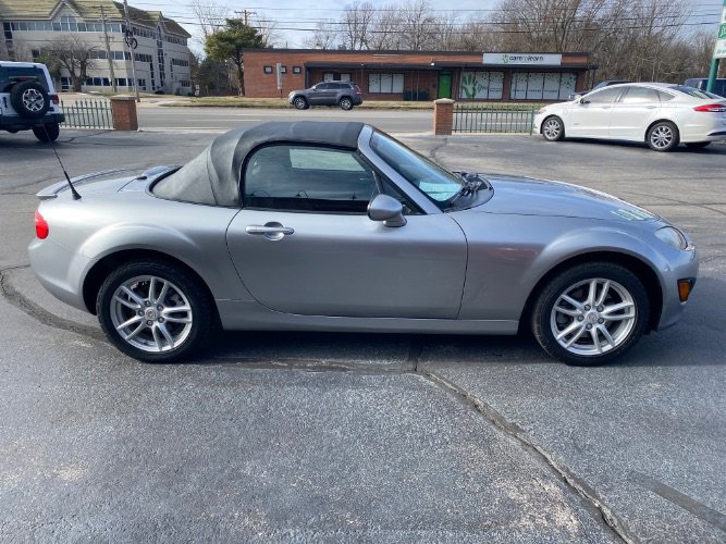 Used 2011 MAZDA MX-5 Miata Sport image 5