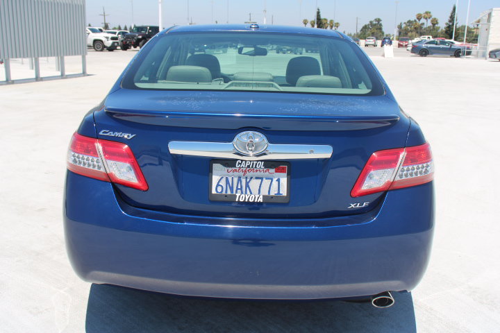 Used 2011 Toyota Camry XLE w/ XLE Extra-Value Pkg #2 FWD image 4