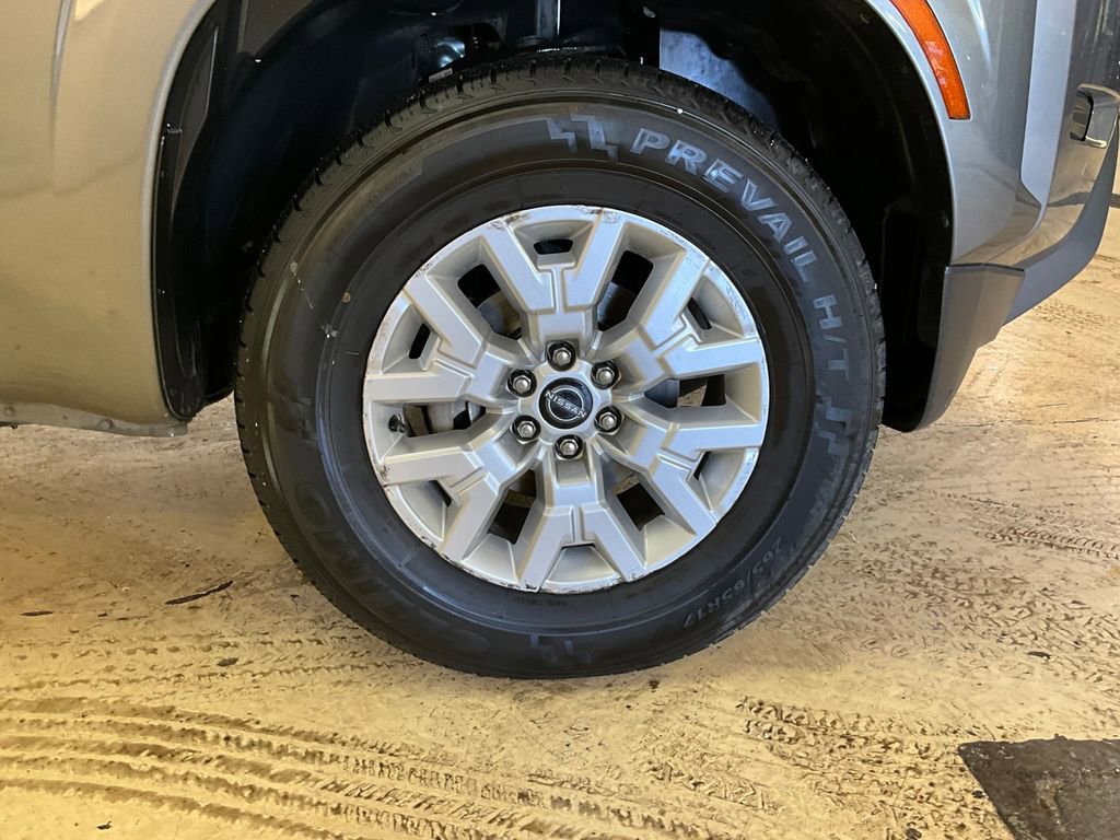 Used 2023 Nissan Frontier SV image 18