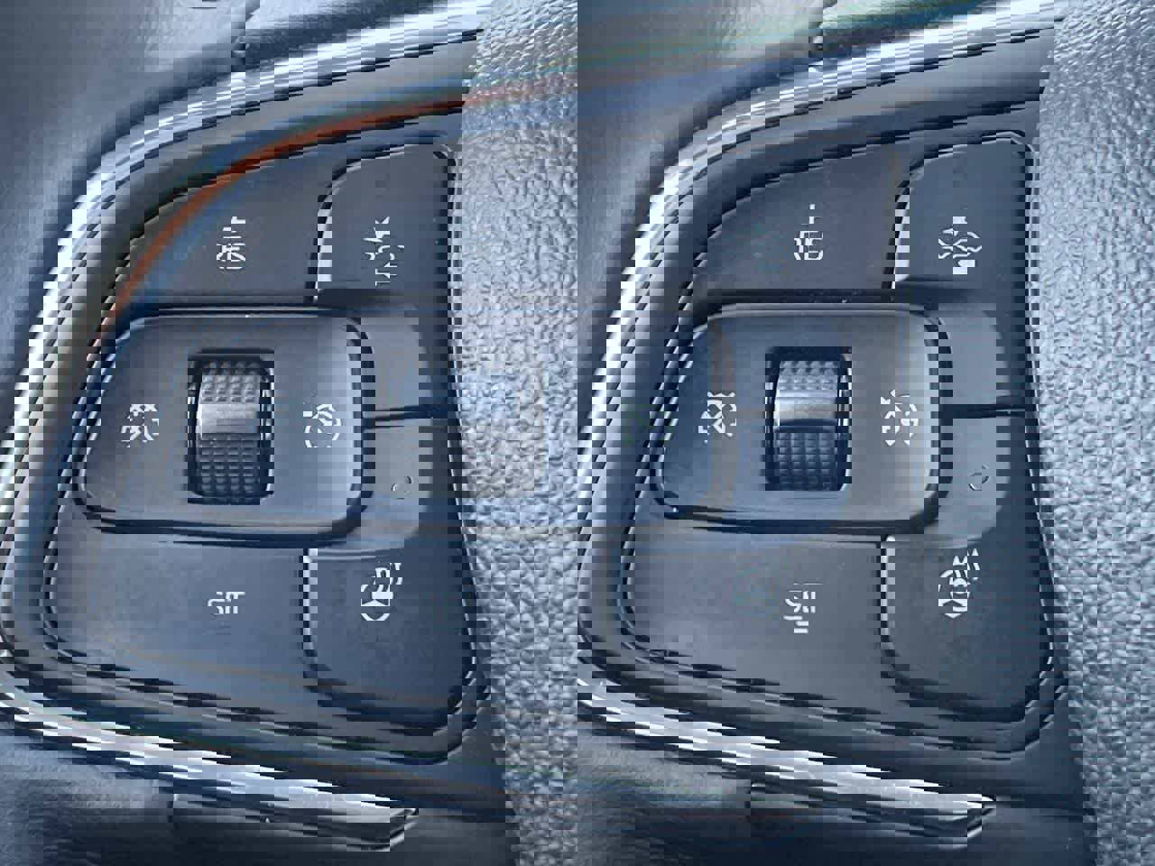 Used 2023 Buick Envision Avenir image 24