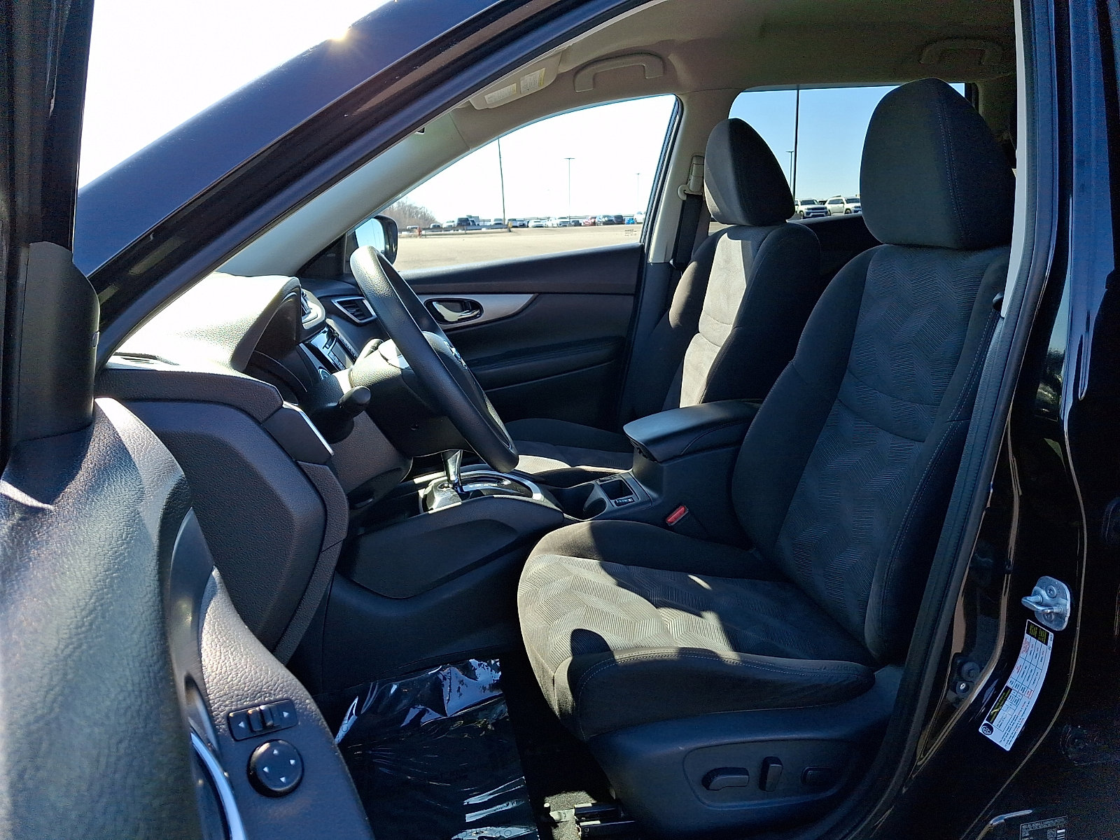 Used 2016 Nissan Rogue SV w/ SV Premium Package image 12