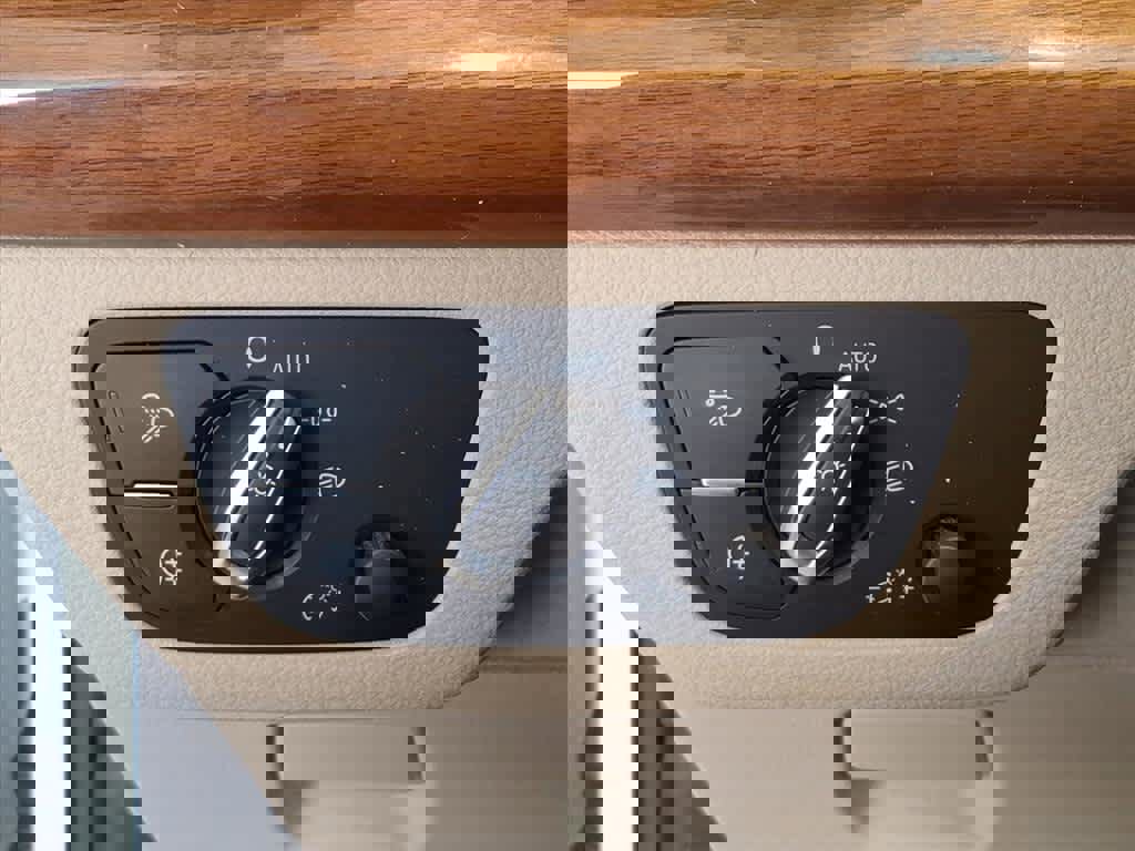 Used 2023 Audi Q5 2.0T Premium w/ Convenience Package image 11