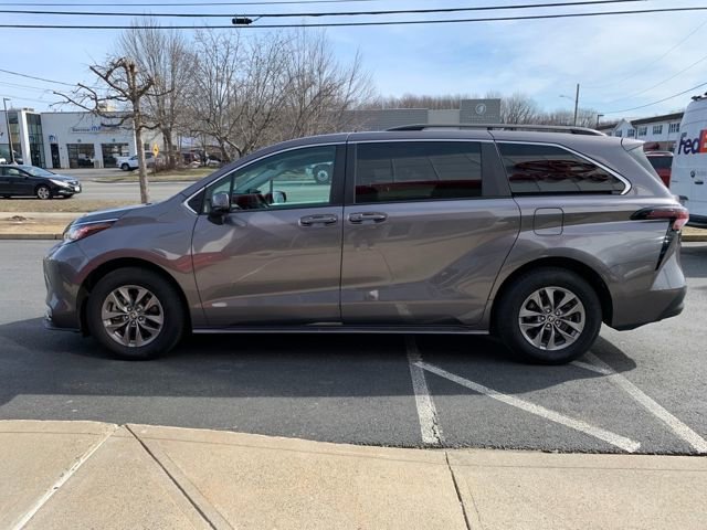 Used 2023 Toyota Sienna LE image 6