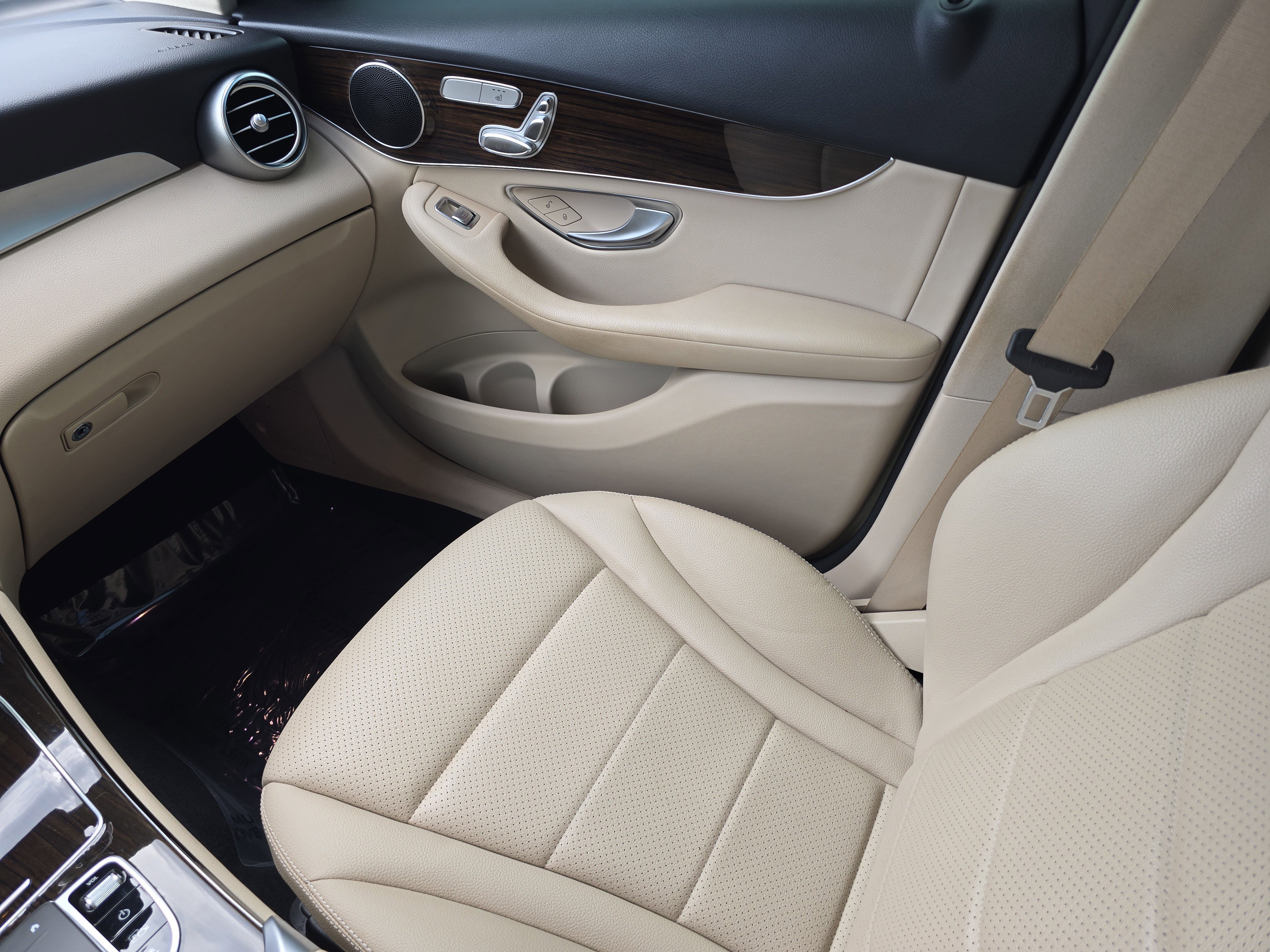 Used 2021 Mercedes-Benz GLC 300 image 15