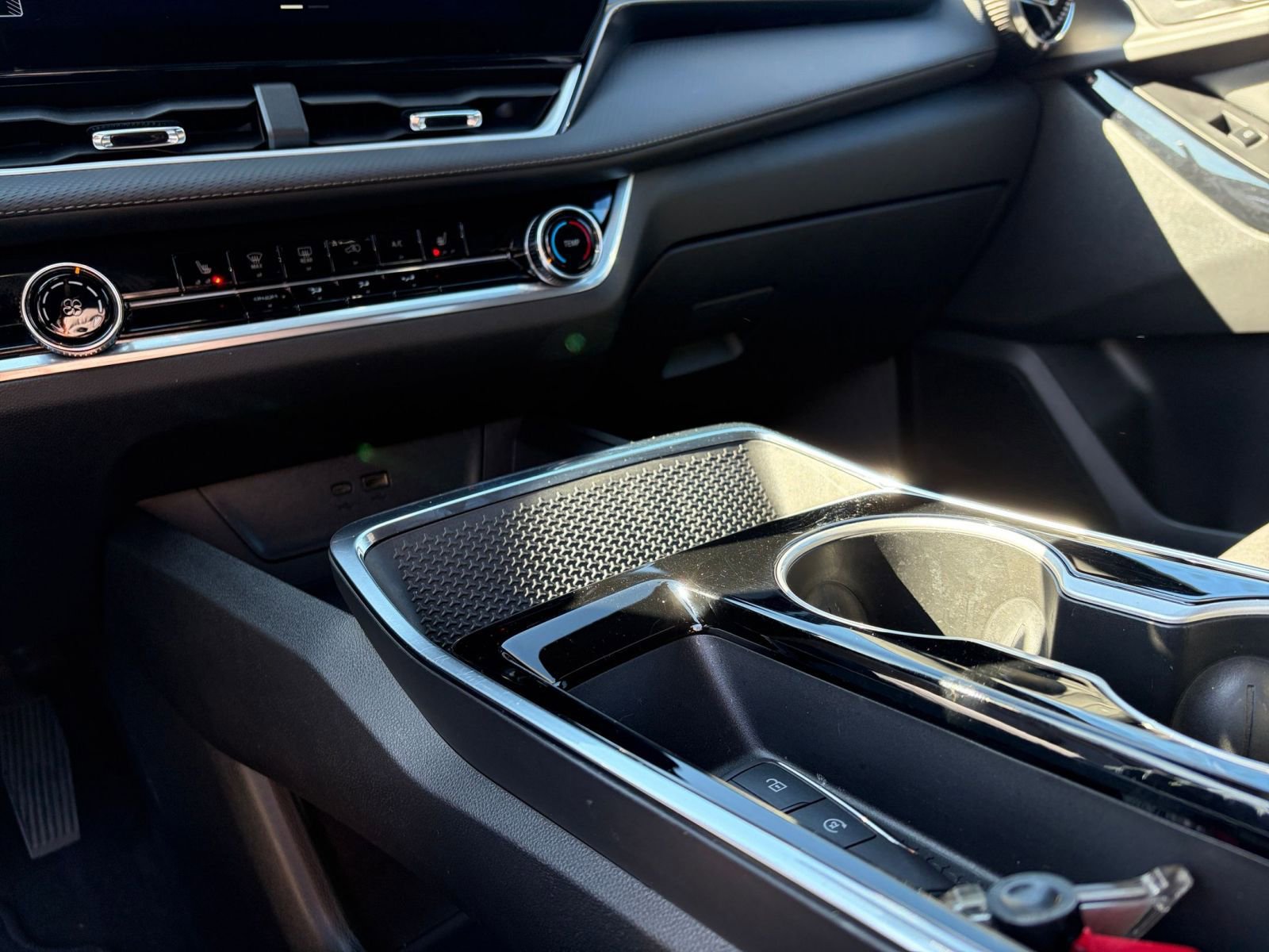 Used 2025 Chevrolet Equinox LT image 40