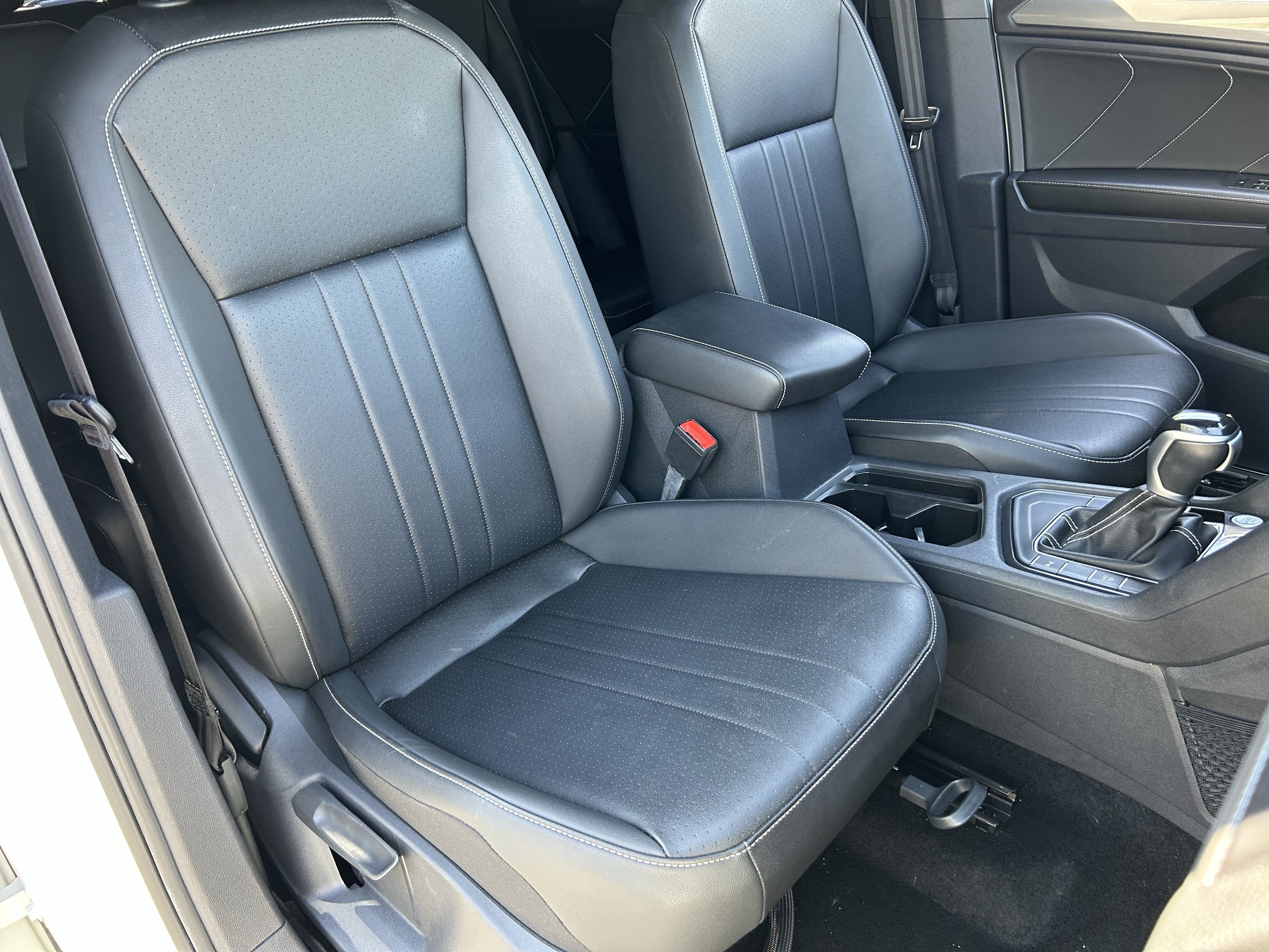 Used 2023 Volkswagen Tiguan SE R-Line FWD image 8