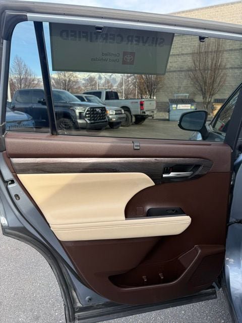 Used 2021 Toyota Highlander Platinum AWD/4WD image 35