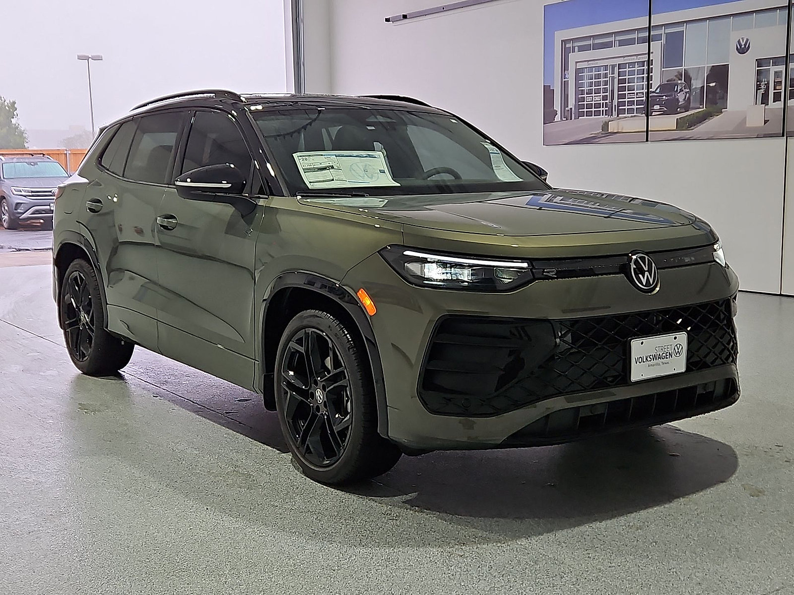 New 2026 Volkswagen Tiguan SE R-Line FWD image 2
