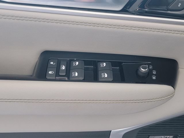 Certified 2023 Jeep Wagoneer L Series II AWD/4WD image 35