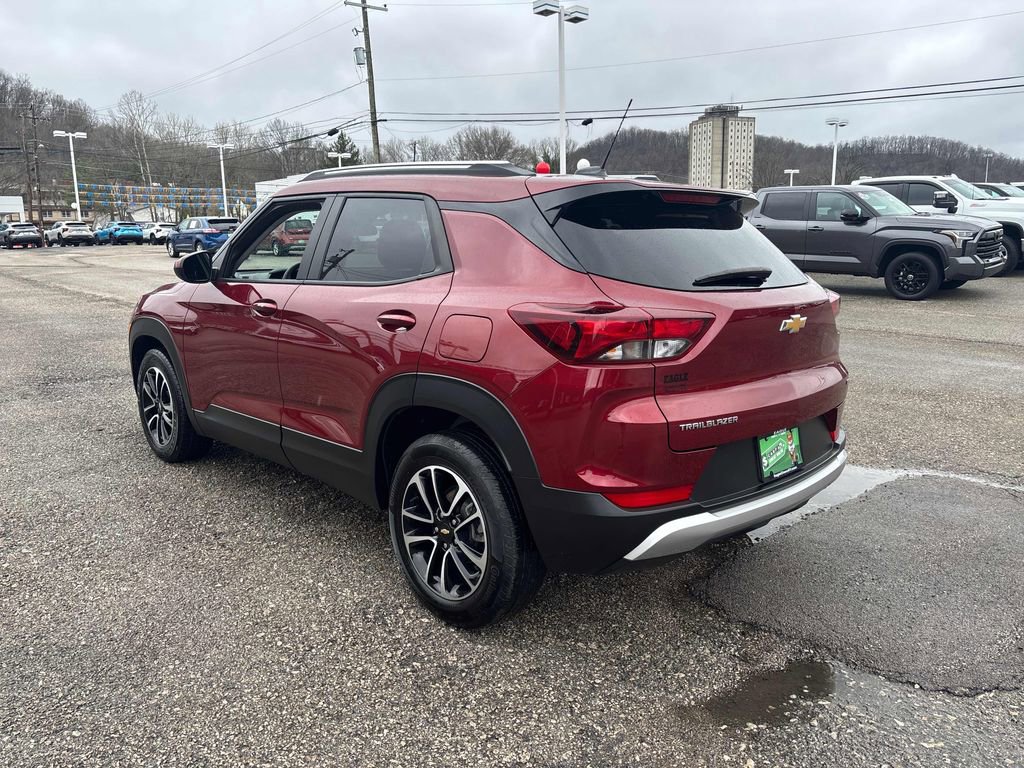 Used 2024 Chevrolet TrailBlazer LT FWD image 3