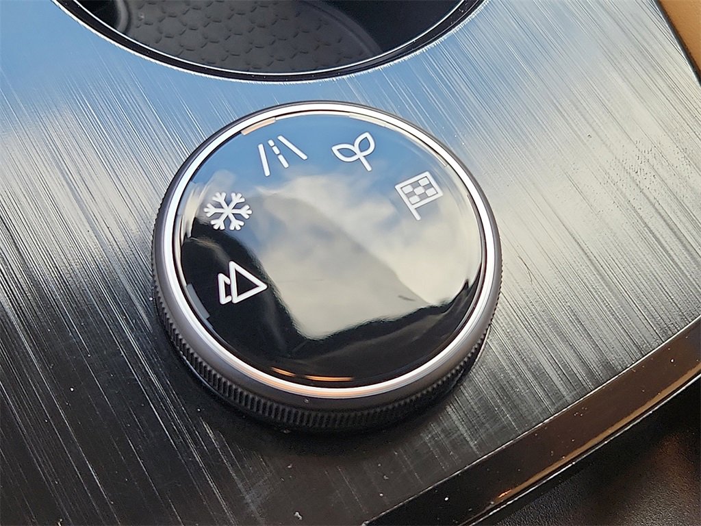 Certified 2022 Nissan Rogue Platinum w/ Head-Up Display Package image 25