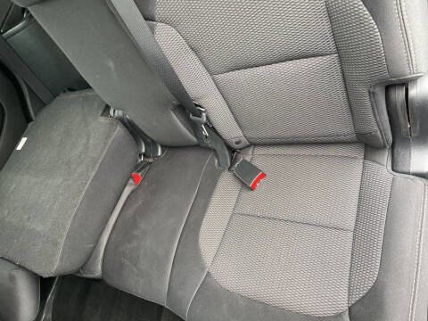 Used 2017 Ford Explorer XLT image 5
