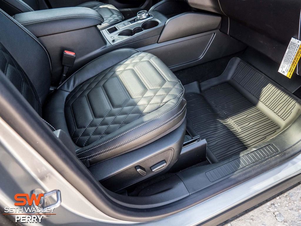 Used 2024 Ford Escape Premium w/ PHEV Premium Package image 16