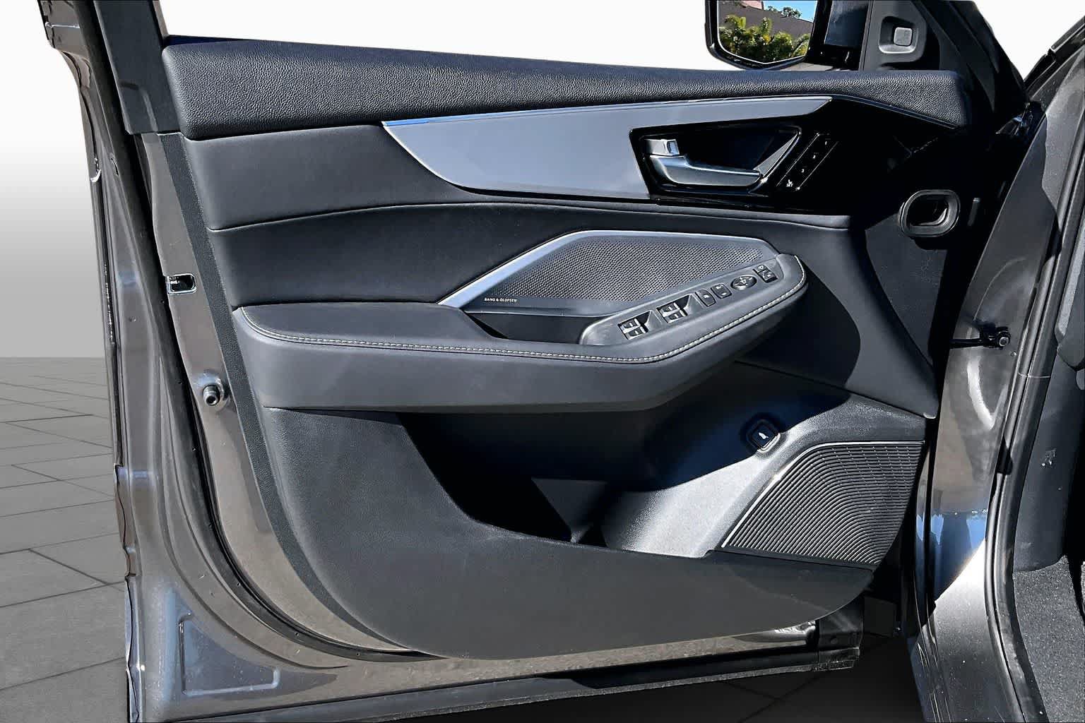Certified 2026 Acura MDX w/ Technology Package FWD image 10