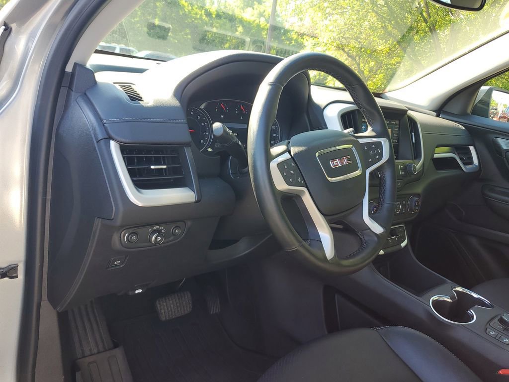Used 2024 GMC Terrain SLT w/ LPO, Floor Liner Package AWD/4WD image 17